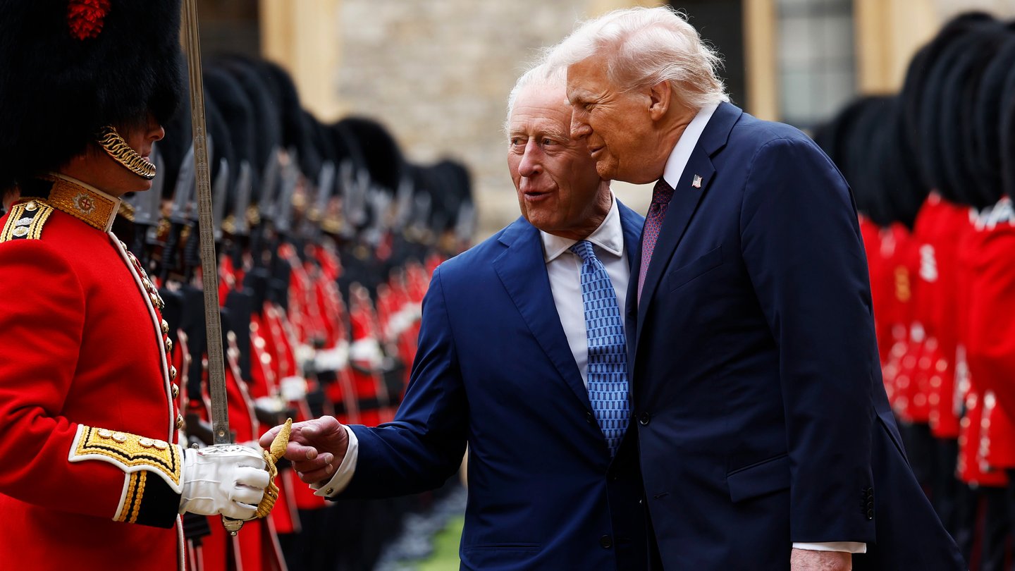 What are the symptoms of low testosterone levels in men?