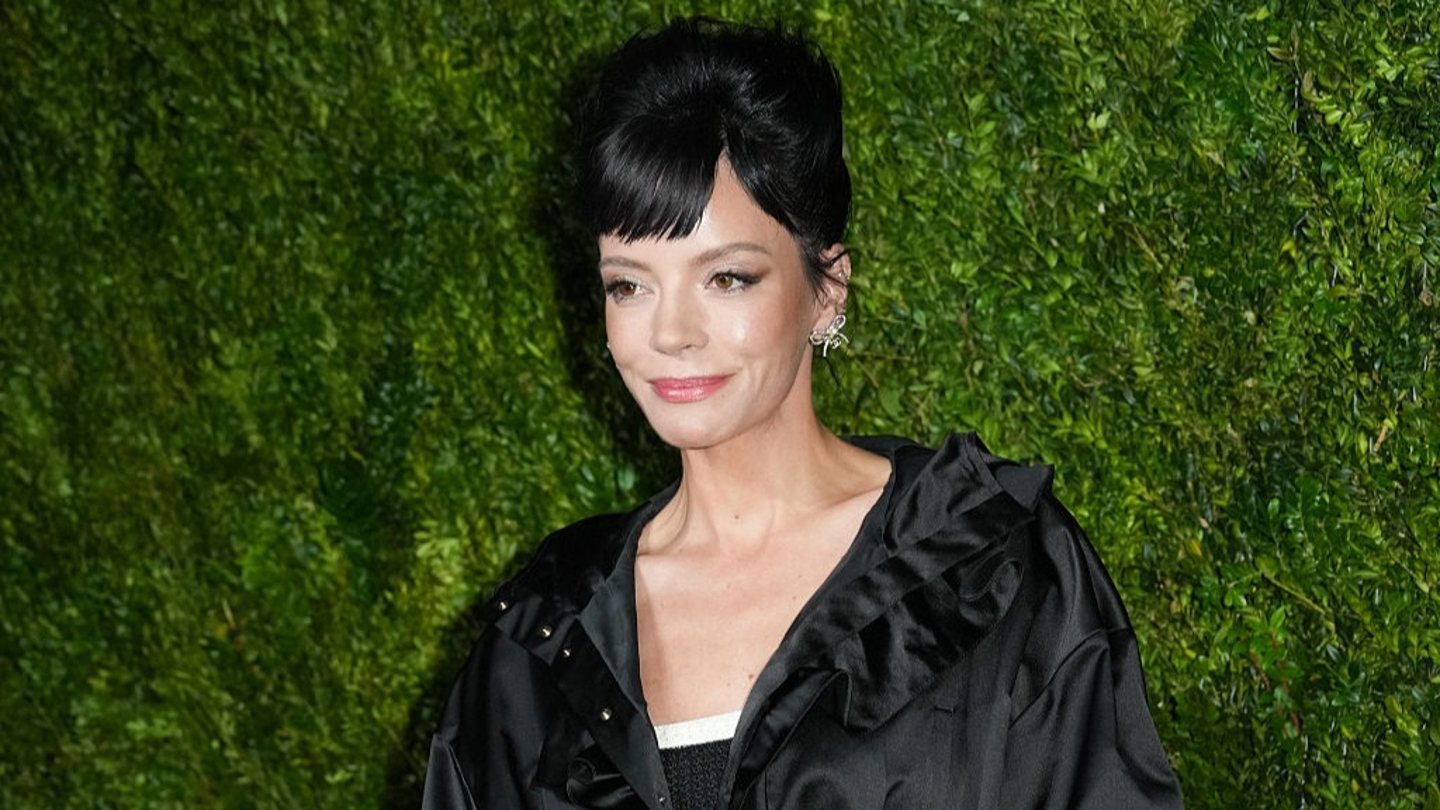 Lily Allen révèle des demandes bizarres de ses abonnés OnlyFans Lily Allen révèle des demandes bizarres de ses abonnés OnlyFans