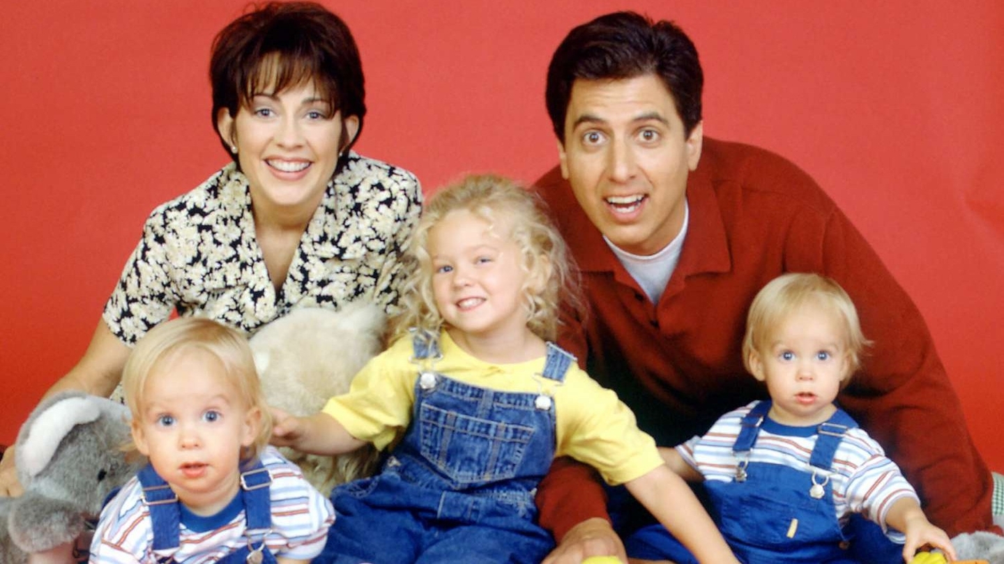 Cast de Tout le monde aime Raymonds adresse le suicide de l’enfant-star lors d’une réunion déchirante