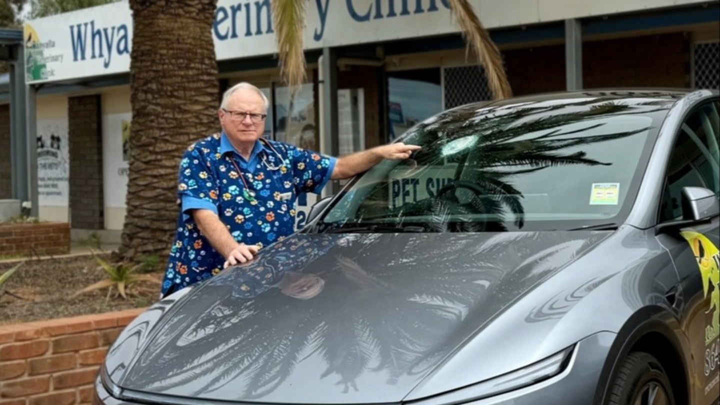 Accident grave avec la nouvelle voiture du Dr Andrew Melville-Smith