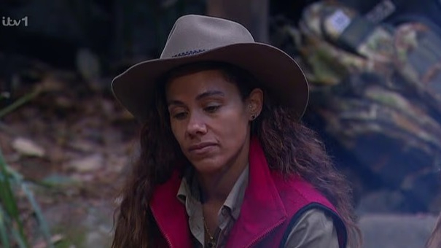 Punition Confirmée pour Alex Scott: Choc à Venir