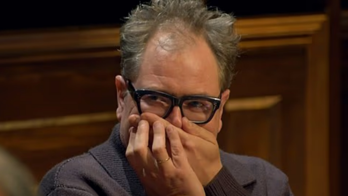 Célébrités Trahisons: Alan Carr fait une erreur majeure Célébrités Trahisons: Alan Carr fait une erreur majeure