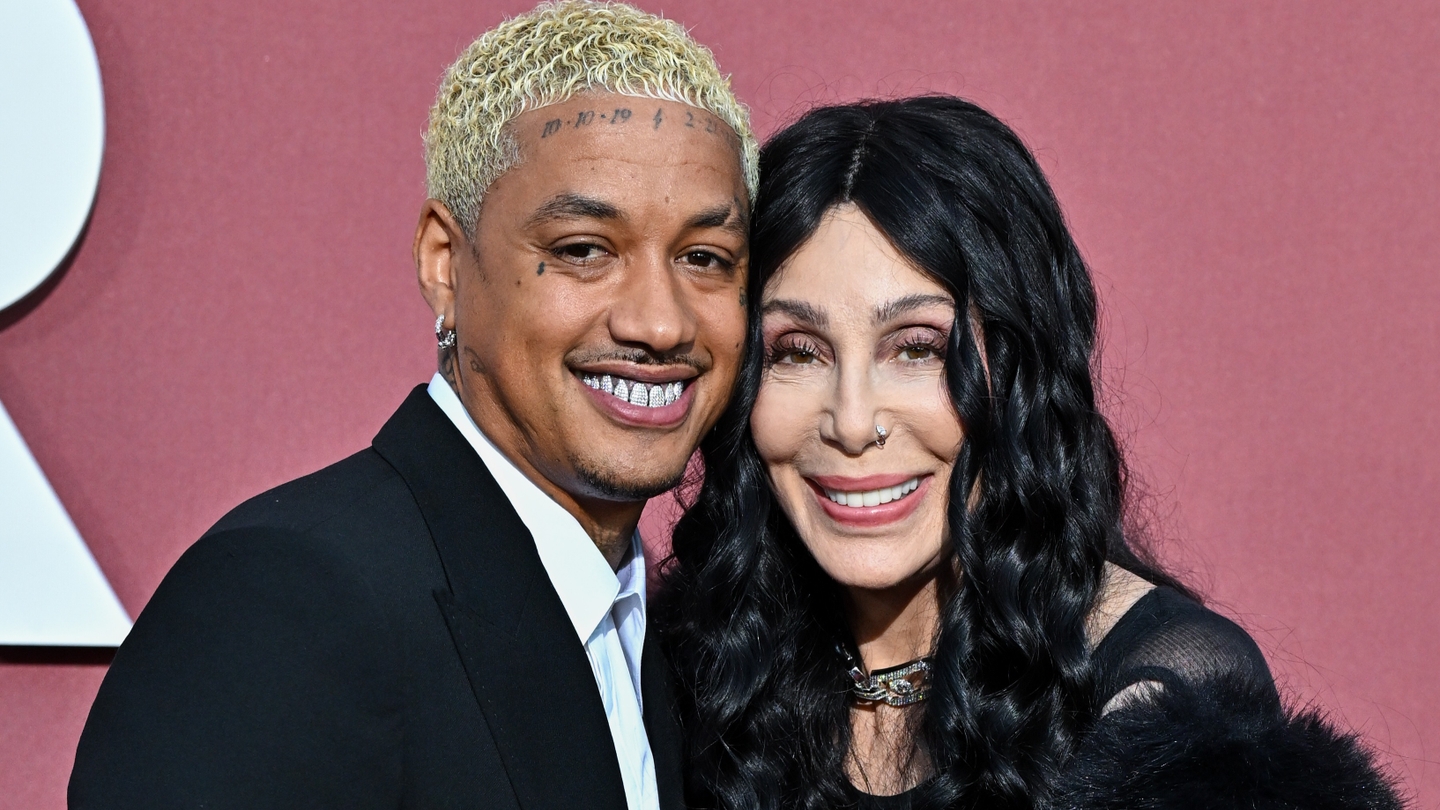 Cher, 79, parle de l’écart d’âge de 40 ans avec son petit ami